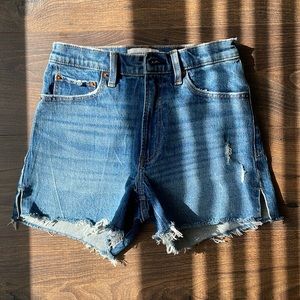 Abercrombie High Rise 4” Denim Short